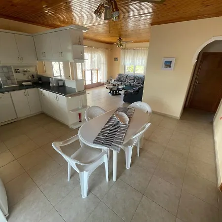 Hοme4u Holiday home
